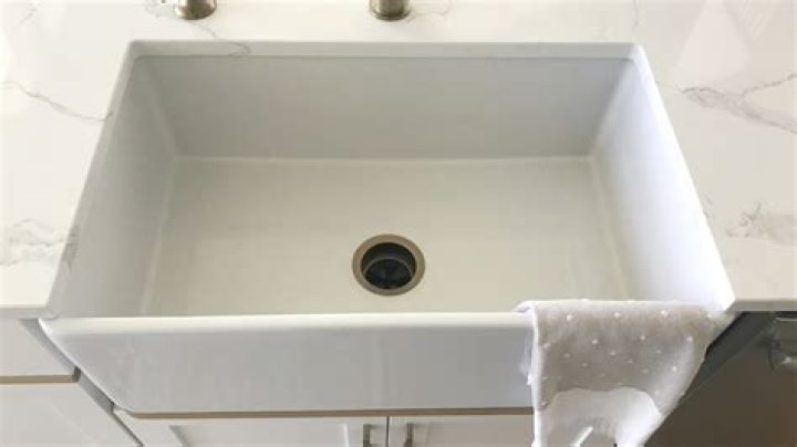 Do porcelain sinks scratch easily