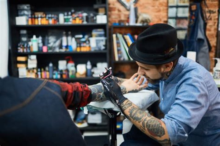 Do tattoo artists make good money
