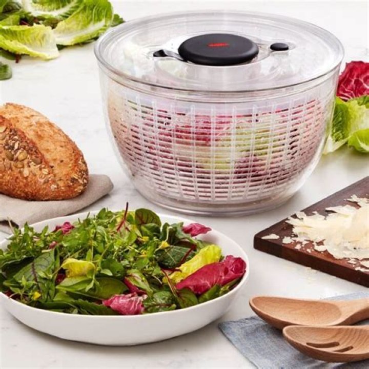 Does Oxo salad spinner come apart