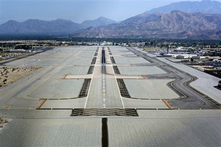 Does Palm Springs have an airport