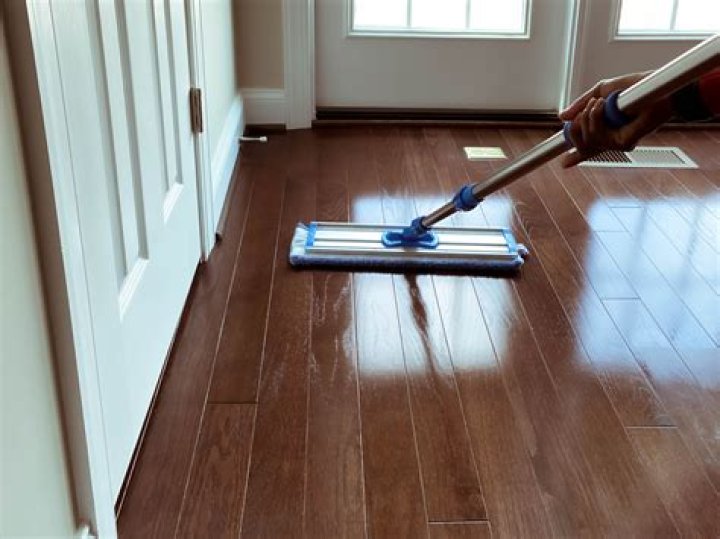 Does vinegar ruin hardwood floors