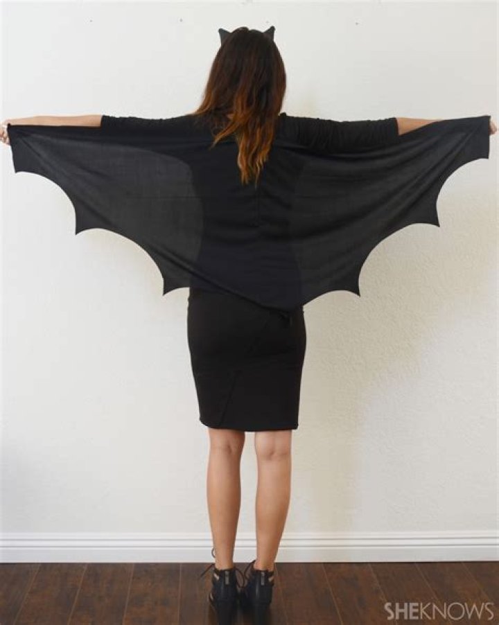How do you make a bat costume
