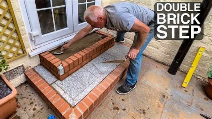 How do you make a brick stoop