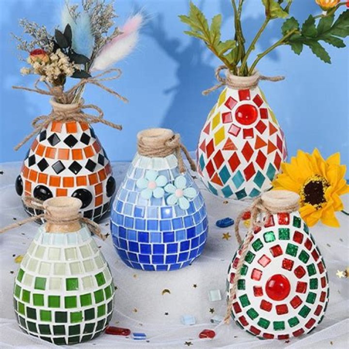 How do you make a mosaic vase