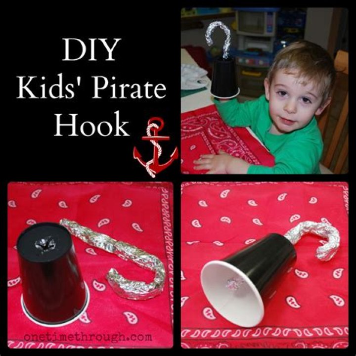 How do you make a pirate hook