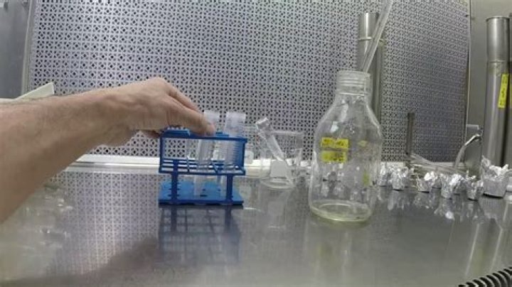 How do you make an agar slant