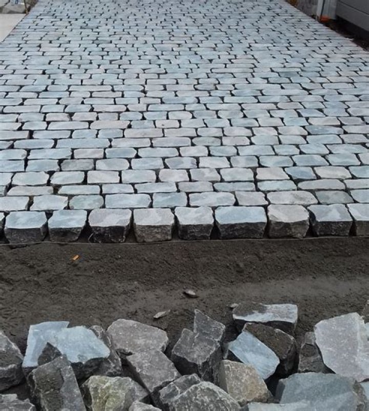 How do you make granite setts