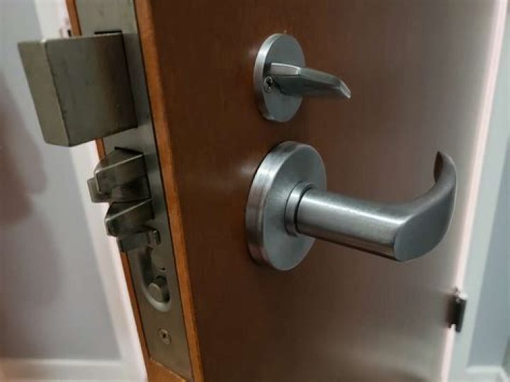 How do you mortise a deadbolt