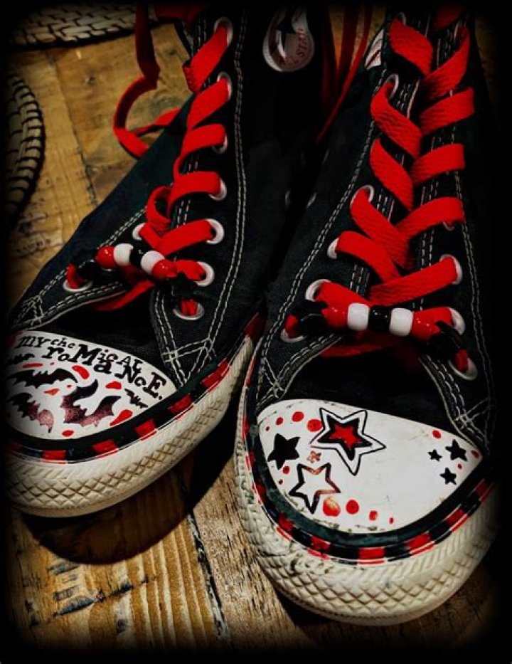 How do you paint old Converse