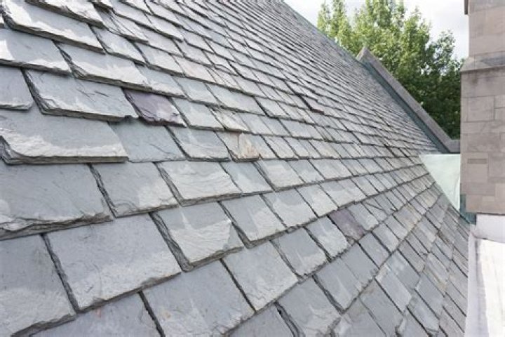 How do you remove roof slates