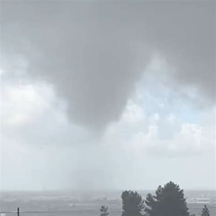 Is there tornado in California