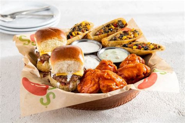 What alcohol is served at Chilis