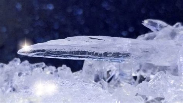 What are DampRid crystals made of