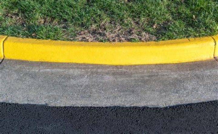 What does GREY paint on curb mean