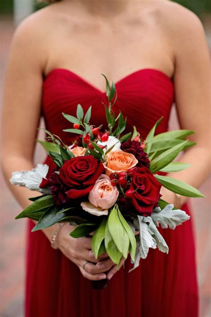 What flowers go with red dress