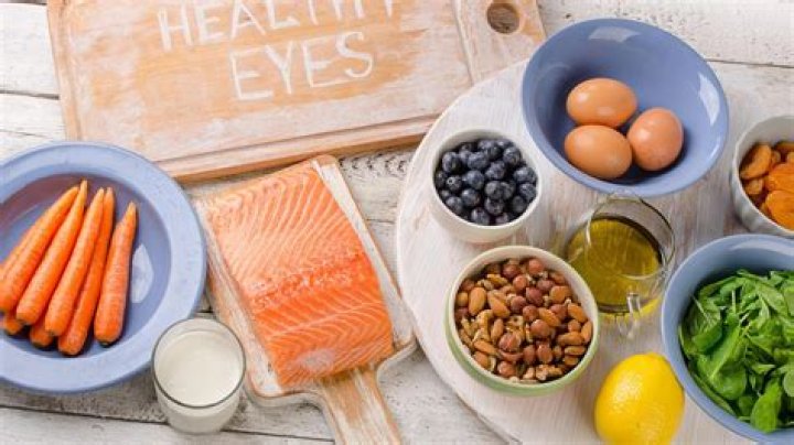 What foods improve eye health