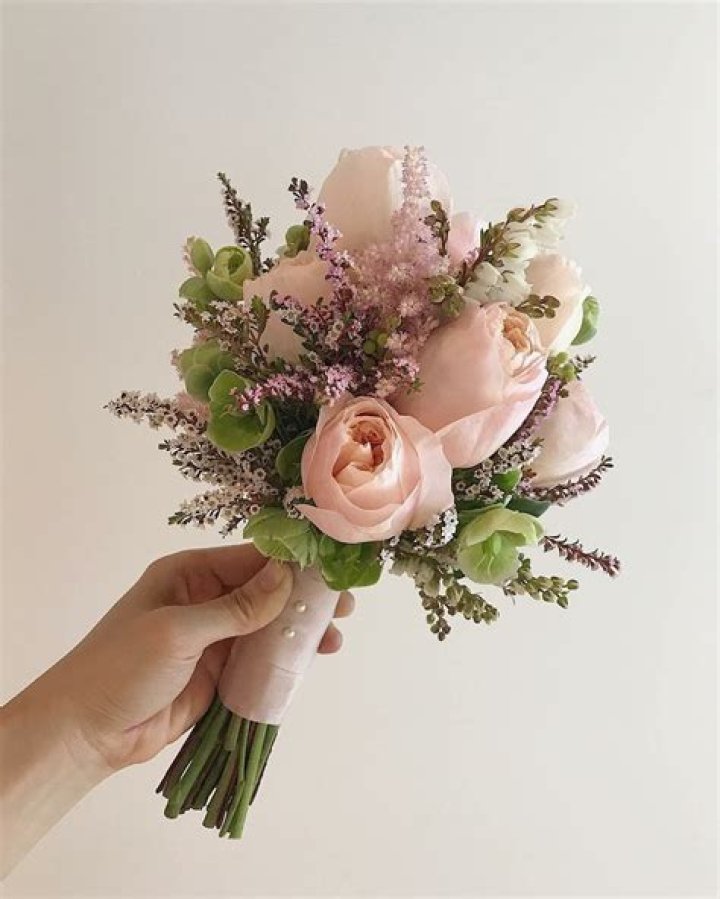 What is a small bouquet called